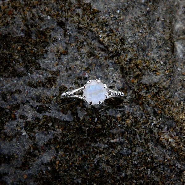 Morrîgan 2.0 Moonstone